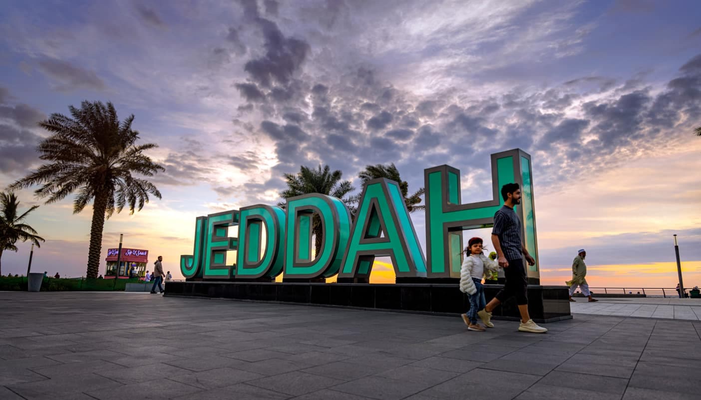 Historic Al-Balad & Jeddah Corniche Full-Day Tour - Travel experience in Saudi Arabia